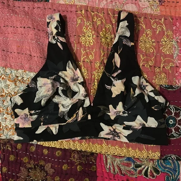 NWOT Victorias Secret Bralette XL - Picture 2 of 7